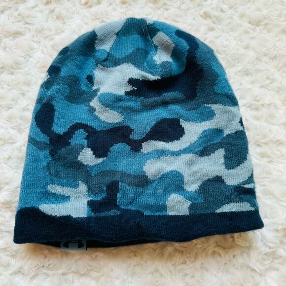 Under Armour Kids Blue Grey Camo Knit Reversible Beanie Hat One Size Fits All - Picture 3 of 7